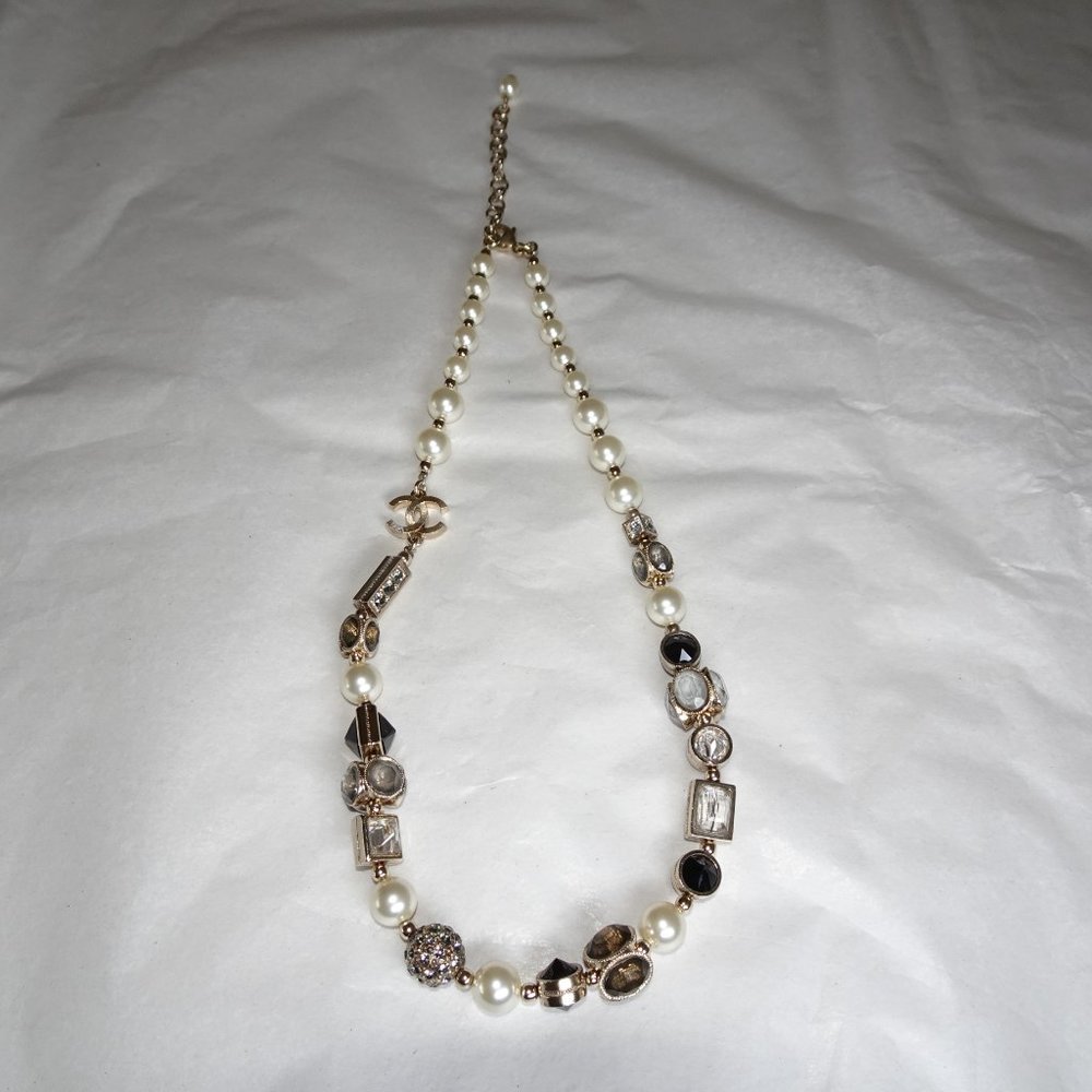 Chanel Pearl Crystal Necklace Vintage - Picture 5 of 14